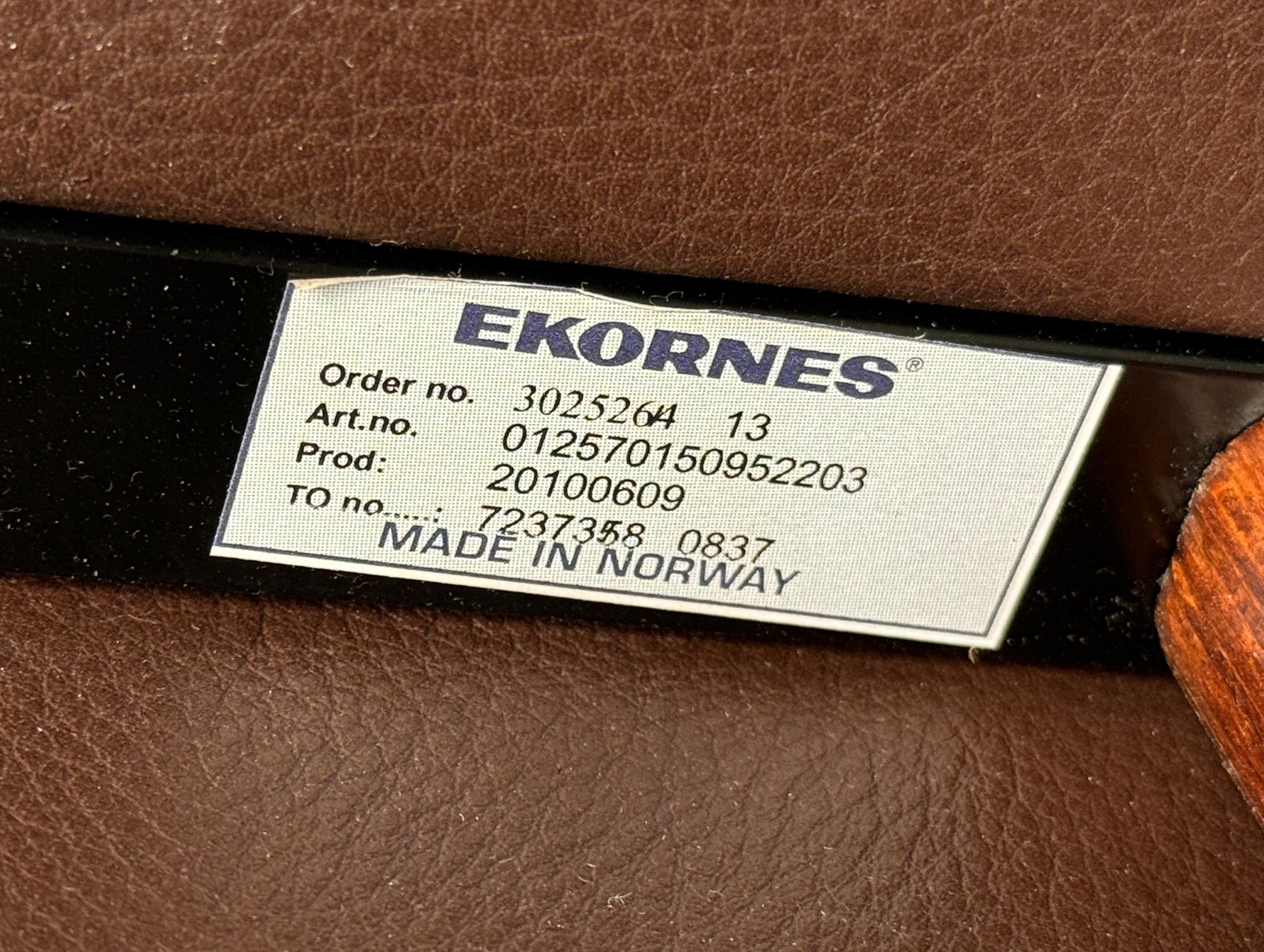 Ekornes Stressless Fauteuil de repos pivotant en cuir de grande taille et pouf en vente 6