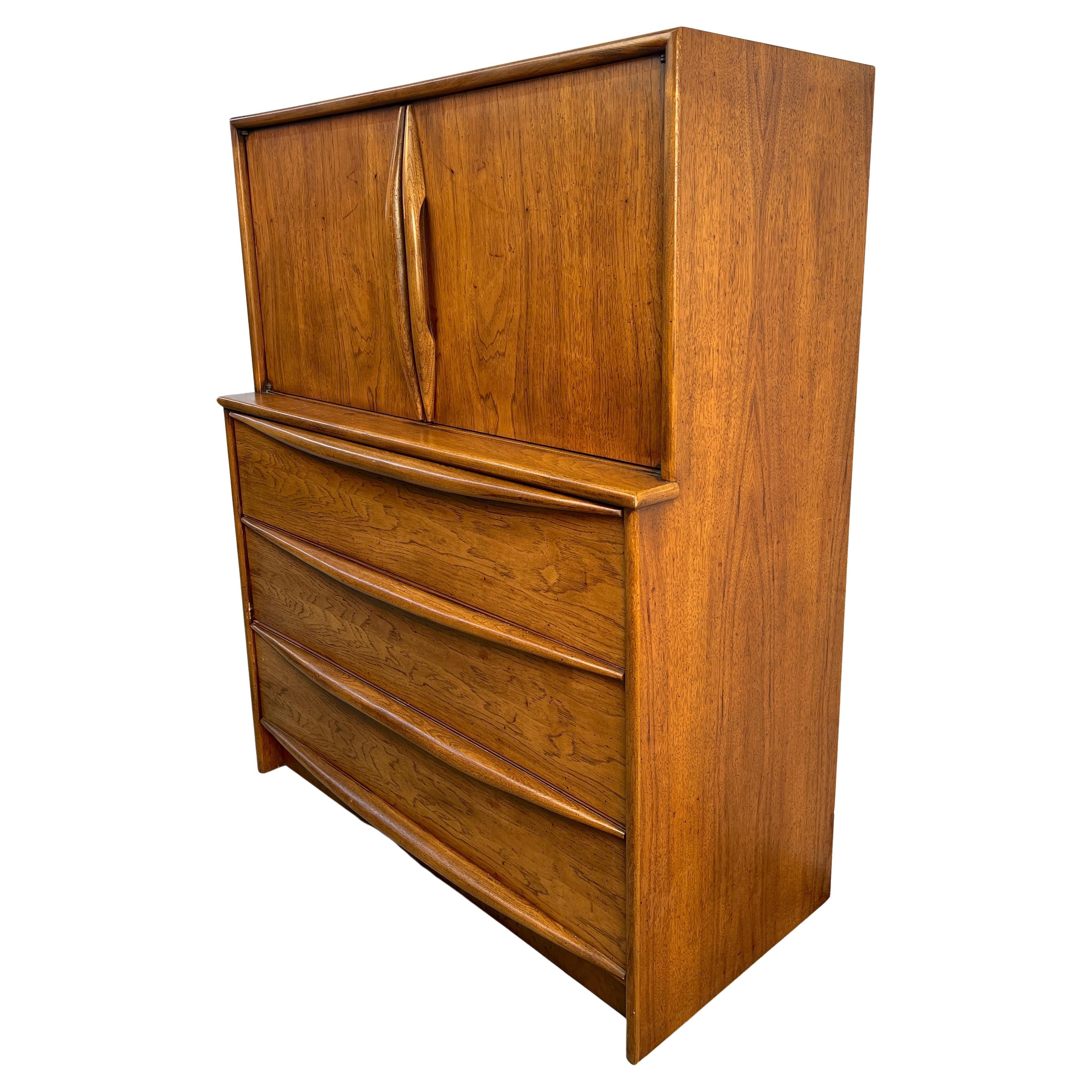 Comò Highboy in legno di noce di Lane Furniture, stile metà secolo moderno