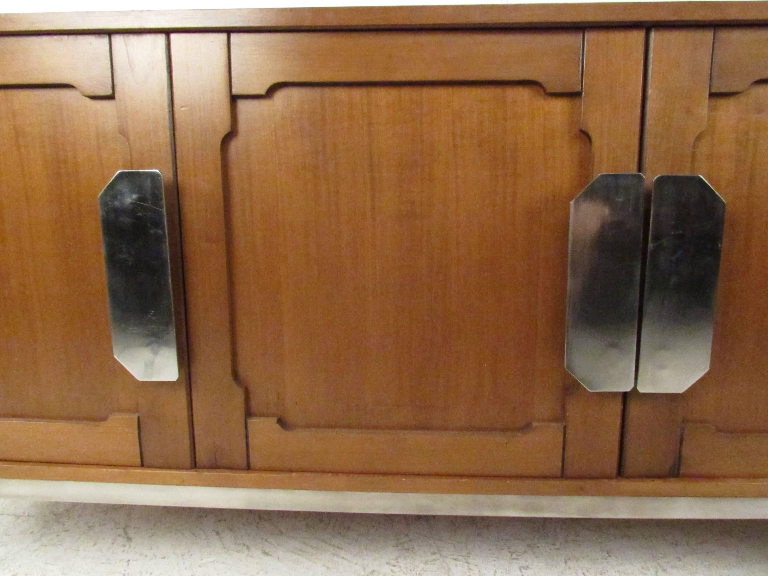 Mid-Century Modern Italian Sideboard In Good Condition In Brooklyn, NY