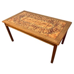 Mesa de centro danesa de mediados de siglo, de los años 60, con tablero de azulejos