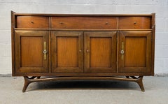 Buffet im Mid-Century-Modern-Stil aus geformtem Walnussholz