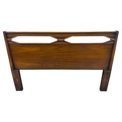 Cabecero de nogal de estilo «Mid-Century Modern» de Hoke Wood Products