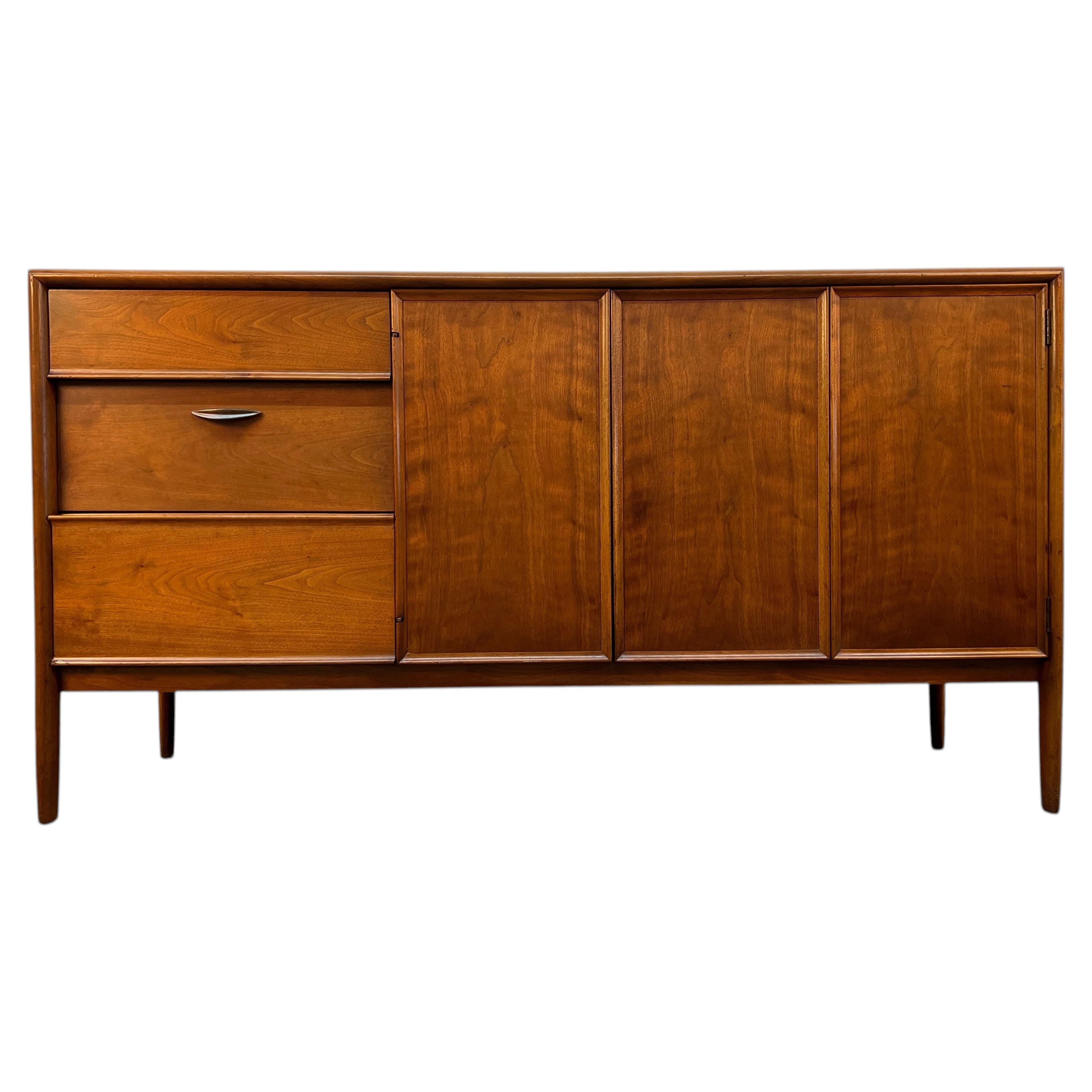 Aparador «Parallel» de Barney Flagg para Drexel, estilo de mediados de siglo, en madera de nogal