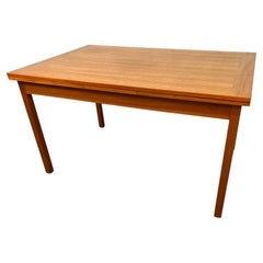 Dänischer ausziehbarer Esstisch aus Teakholz im Mid-Century-Modern-Stil