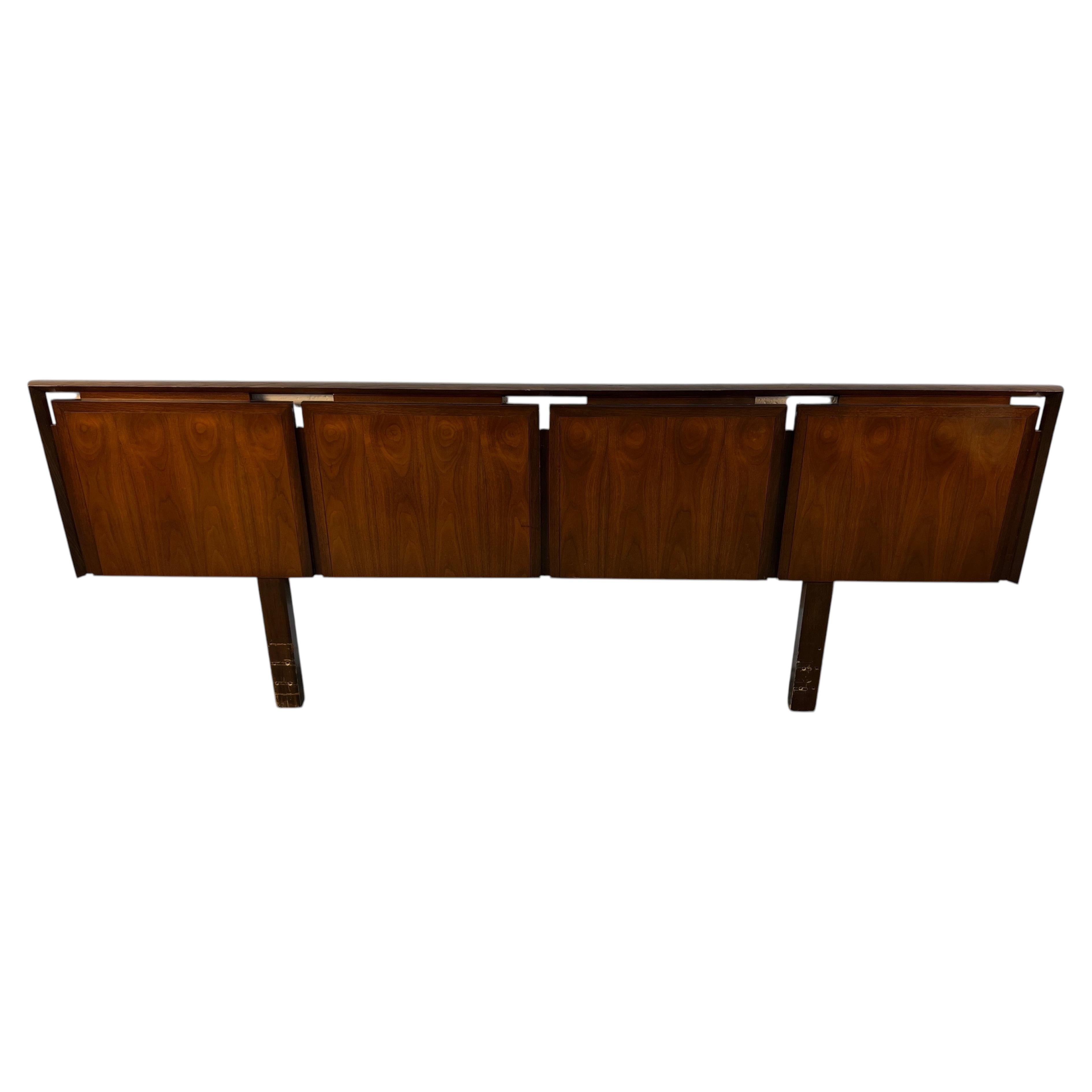 Tête de lit « Helen Hobey Walnut Square Panel » de Baker Furniture