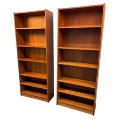Coppia di librerie alte danesi in teak in stile Mid-Century Modern