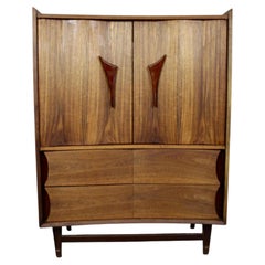 Comò alto in noce “Woodcraft” in stile Mid-Century Modern