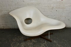 La chaise « La Chaise », conçue par Charles et Ray Eames et fabriquée par Vitra