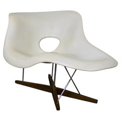 La chaise « La Chaise », conçue par Charles et Ray Eames et fabriquée par Vitra