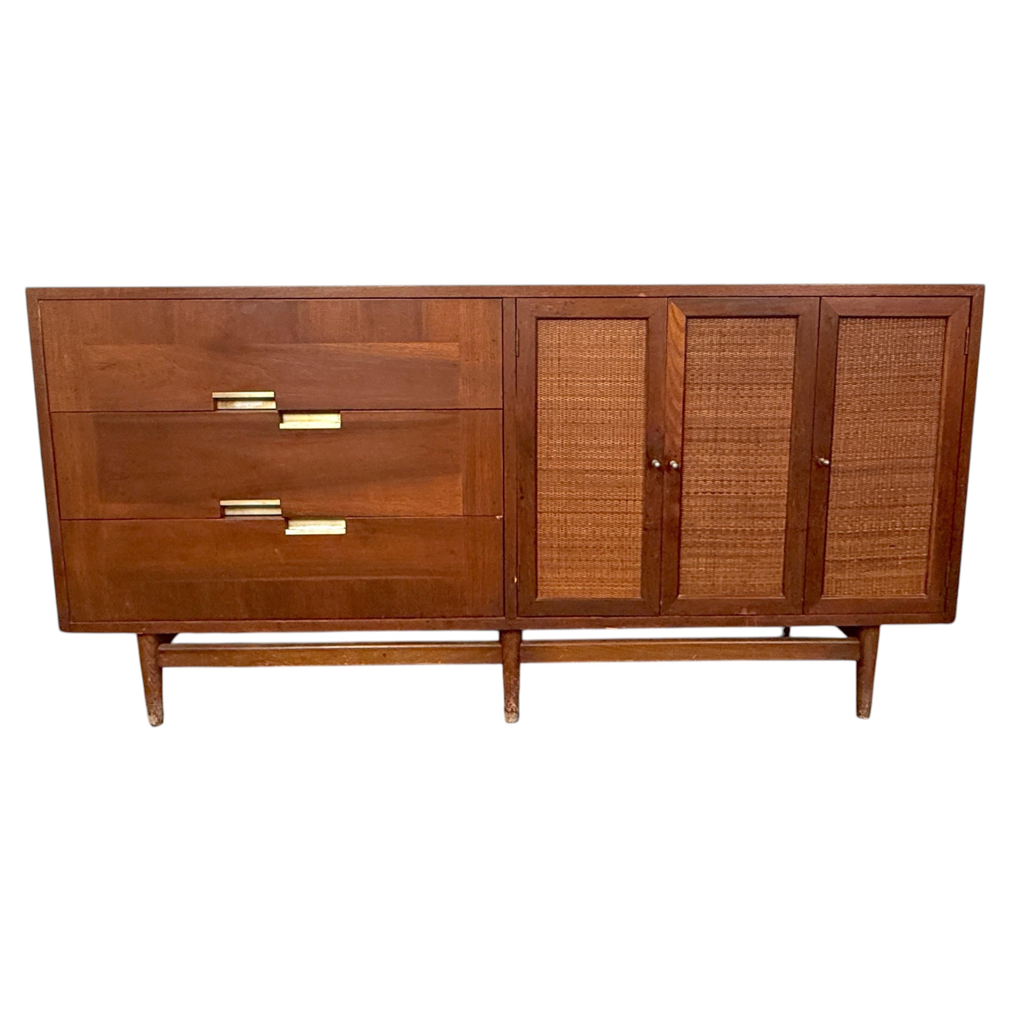 American of Martinsville 'Accord' Mid-Century Dresser For Sale