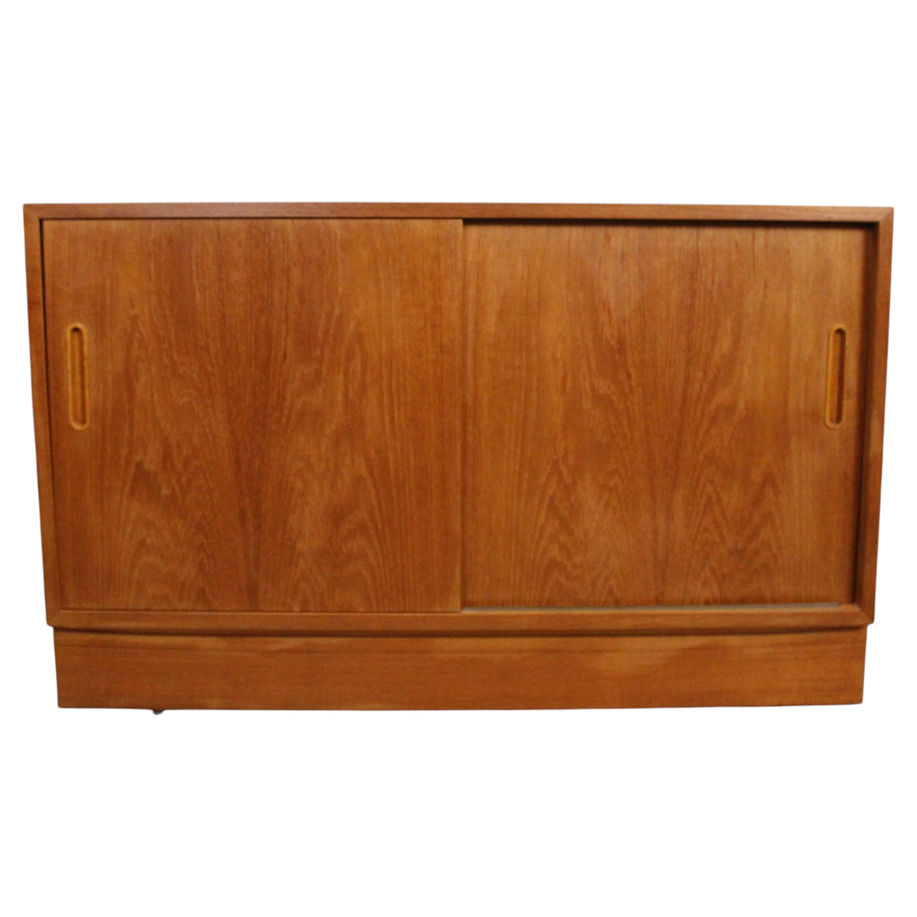Danish Teak Cabinet by Poul Hundevad en venta