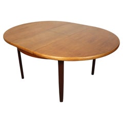 Tavolo da pranzo danese rotondo in teak in stile Mid-Century Modern con piano a farfalla