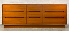 Niedrige Kommode im dänisch-modernen Stil aus Teakholz mit neun Schubladen von Sun Cabinet Co LTD