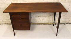 Scrivania in mogano e ottone disegnata da Paul McCobb per Calvin Furniture
