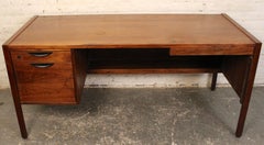 Bureau de direction vintage en noyer, style milieu du siècle, signé Jens Risom