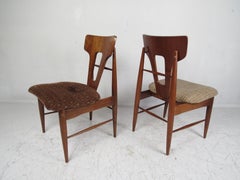 Juego de cuatro sillas de comedor de nogal de estilo «mid-century modern»