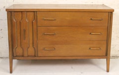 Vintage-Kommode im Mid-Century-Modern-Stil aus Walnussholz mit drei Schubladen