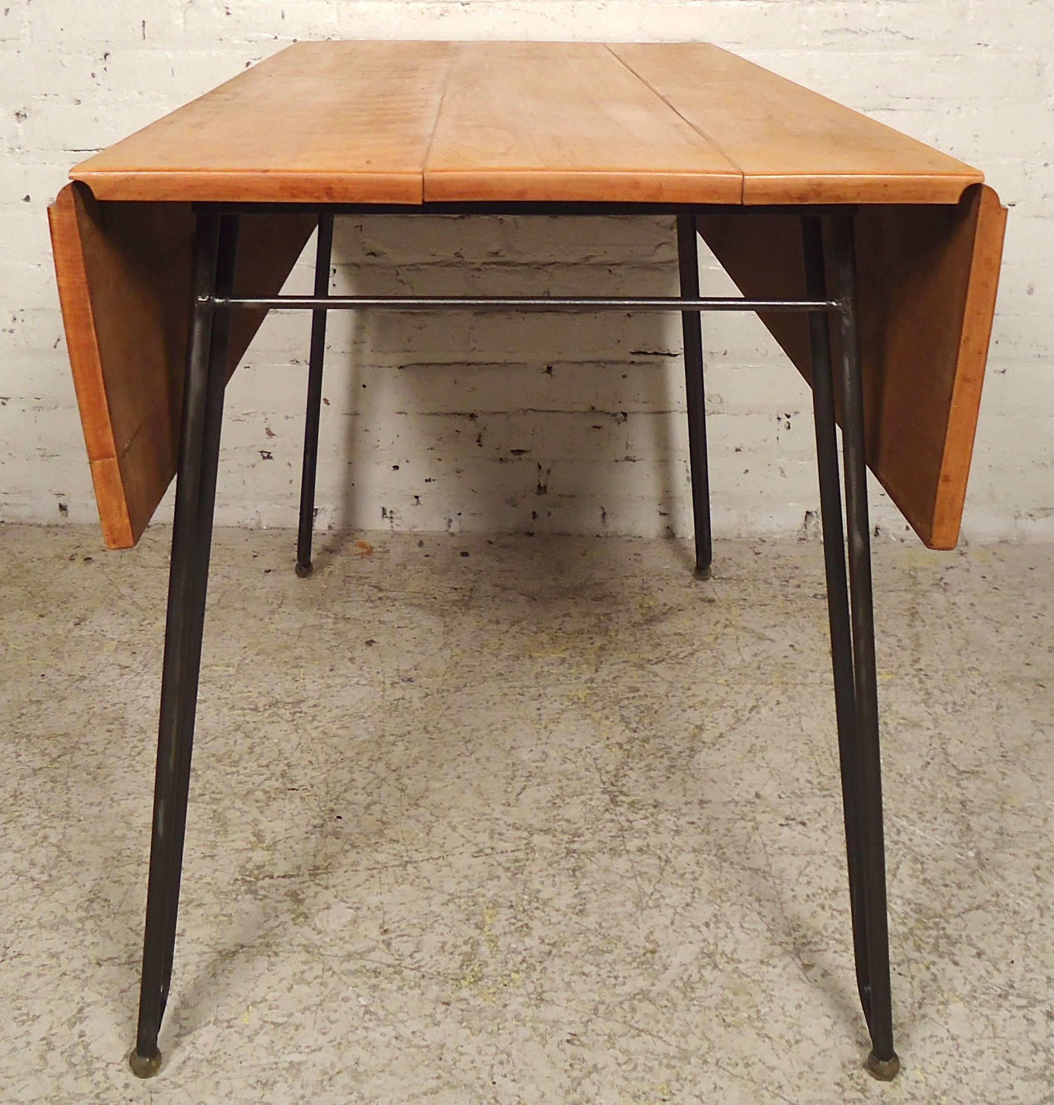 Vintage Drop-Leaf Dining Table In Good Condition In Brooklyn, NY