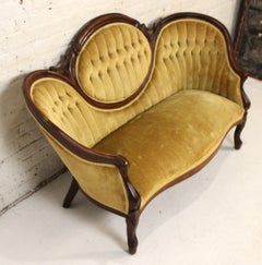 Sessel im viktorianischen Vintage-Stil aus goldenem Samt und Walnussholz
