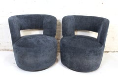 Coppia di poltrone girevoli in stile vintage con rivestimento blu