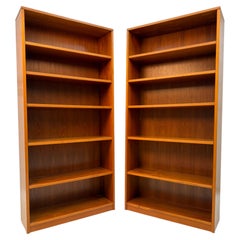 Ein Paar Vintage-Bücherregale aus Teakholz von Sun Cabinet Co.