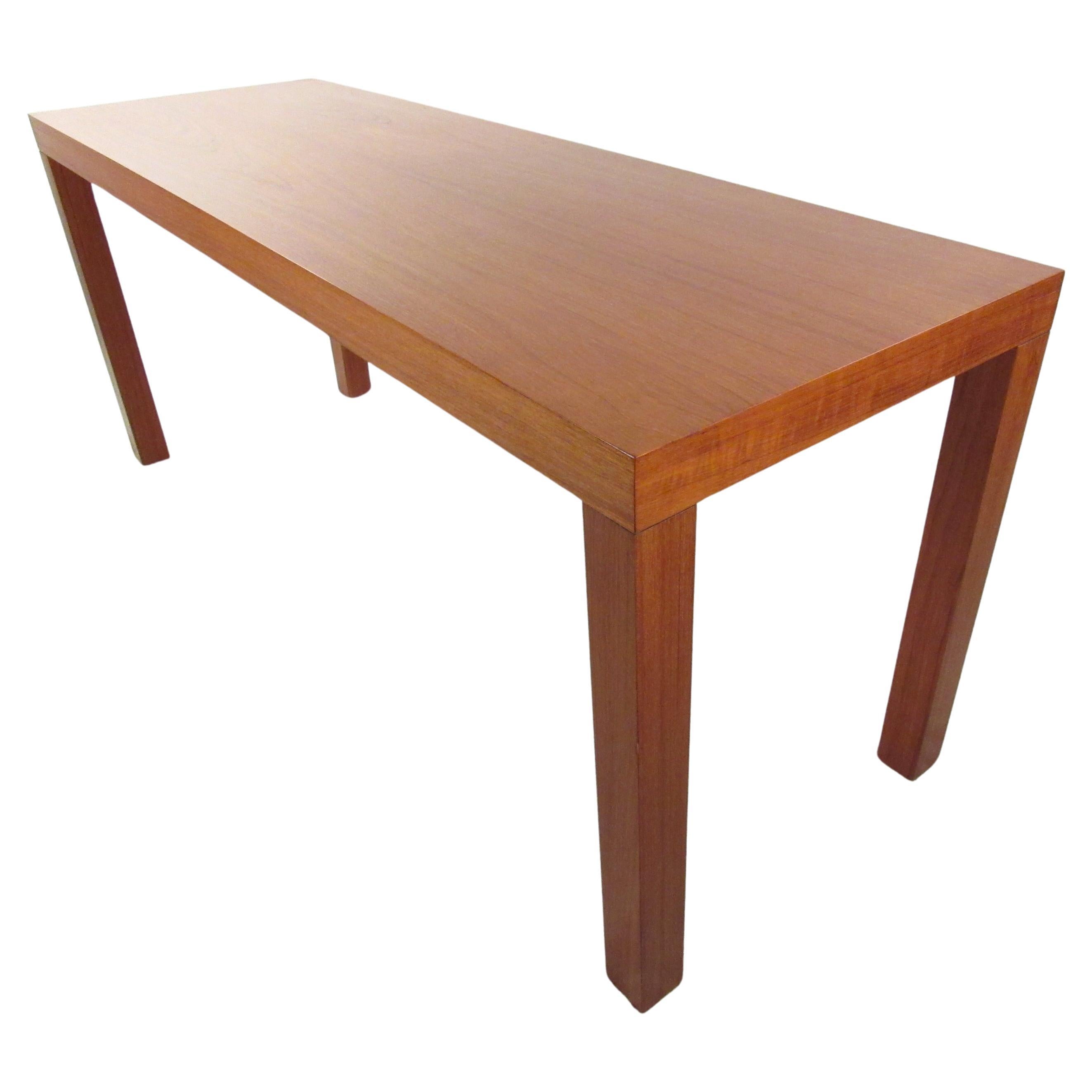 Mid-Century Modern Style Natural Wood Finish Konsolentisch im Angebot