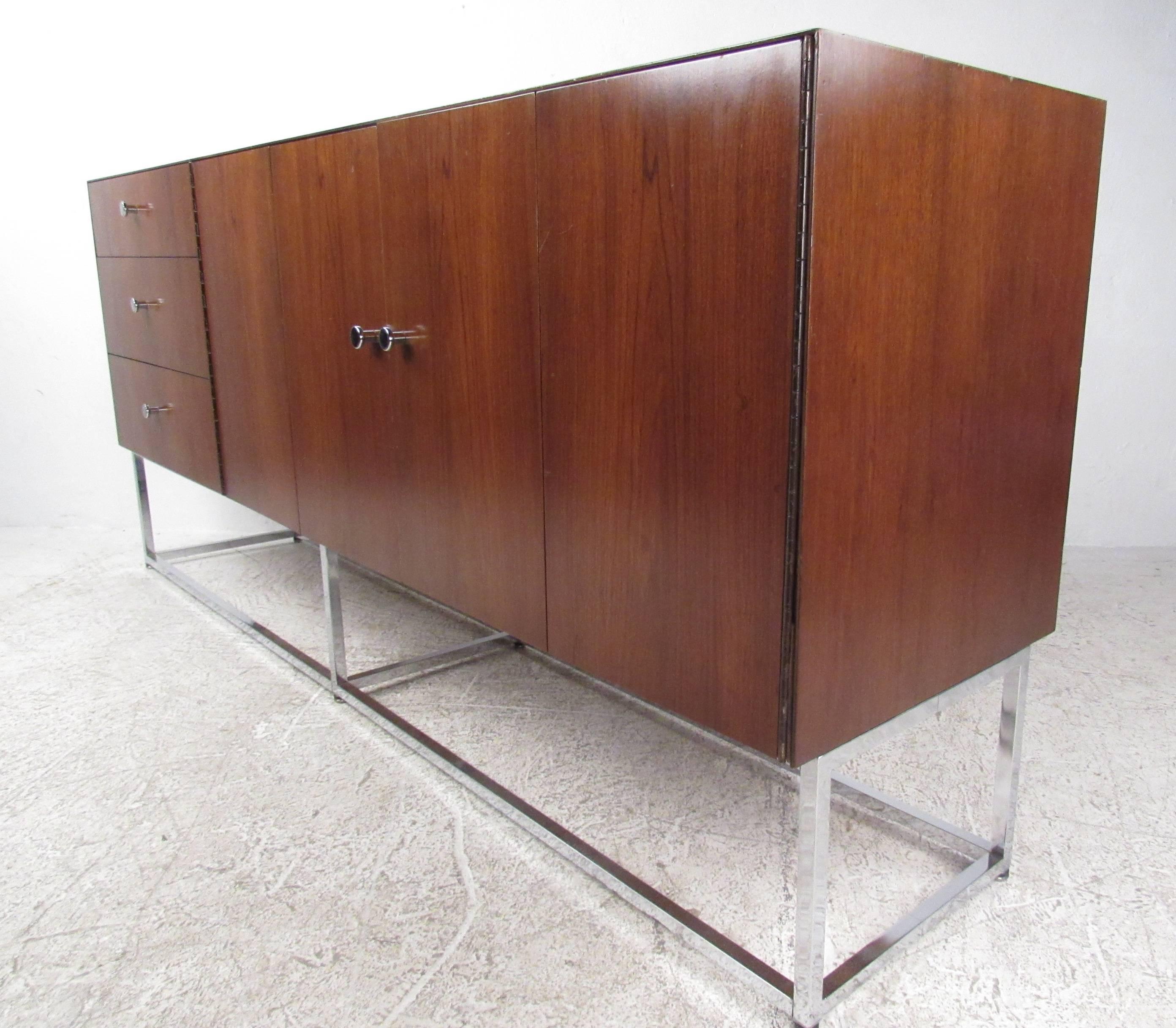 20th Century Mid-Century Modern Style Server/Credenza For Sale