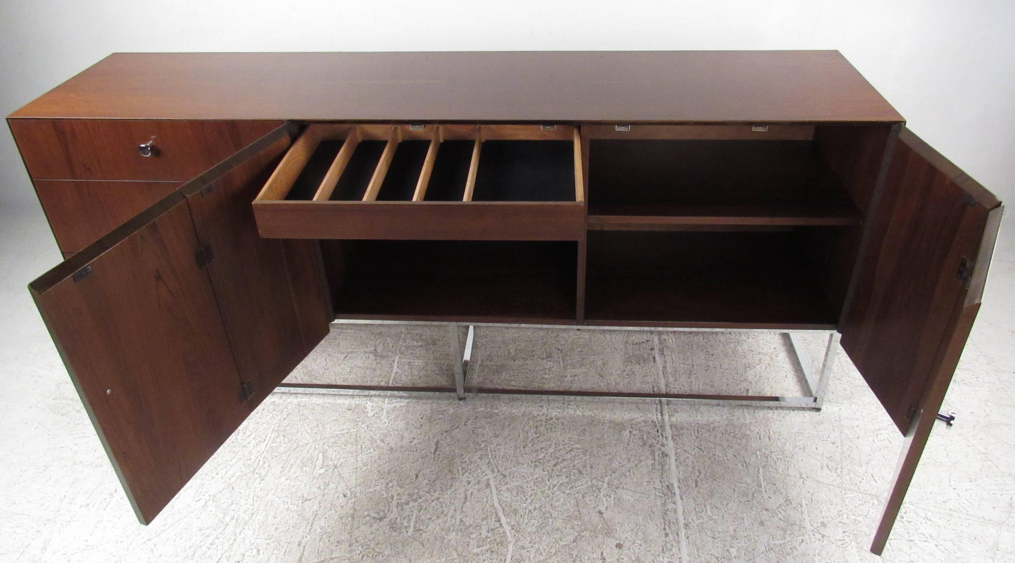 American Mid-Century Modern Style Server/Credenza For Sale