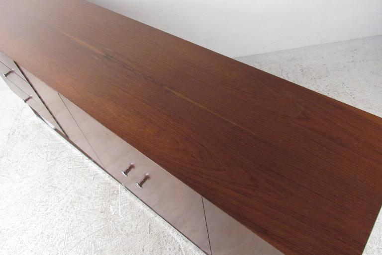 Mid-Century Modern Style Server/Credenza In Good Condition For Sale In Brooklyn, NY
