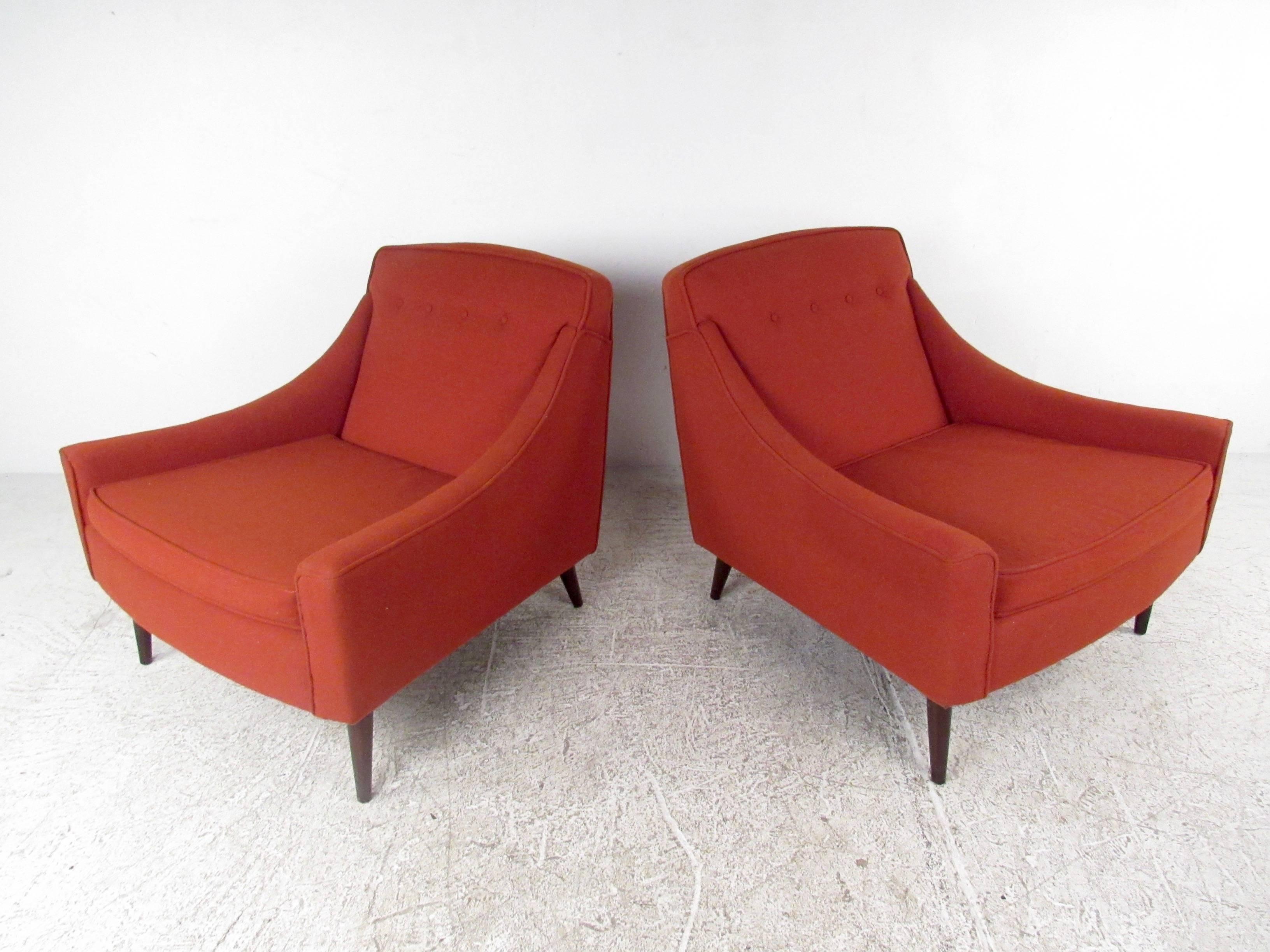 Scandinavian Pair of Stylish Mid-Century Modern Lounge Chairs