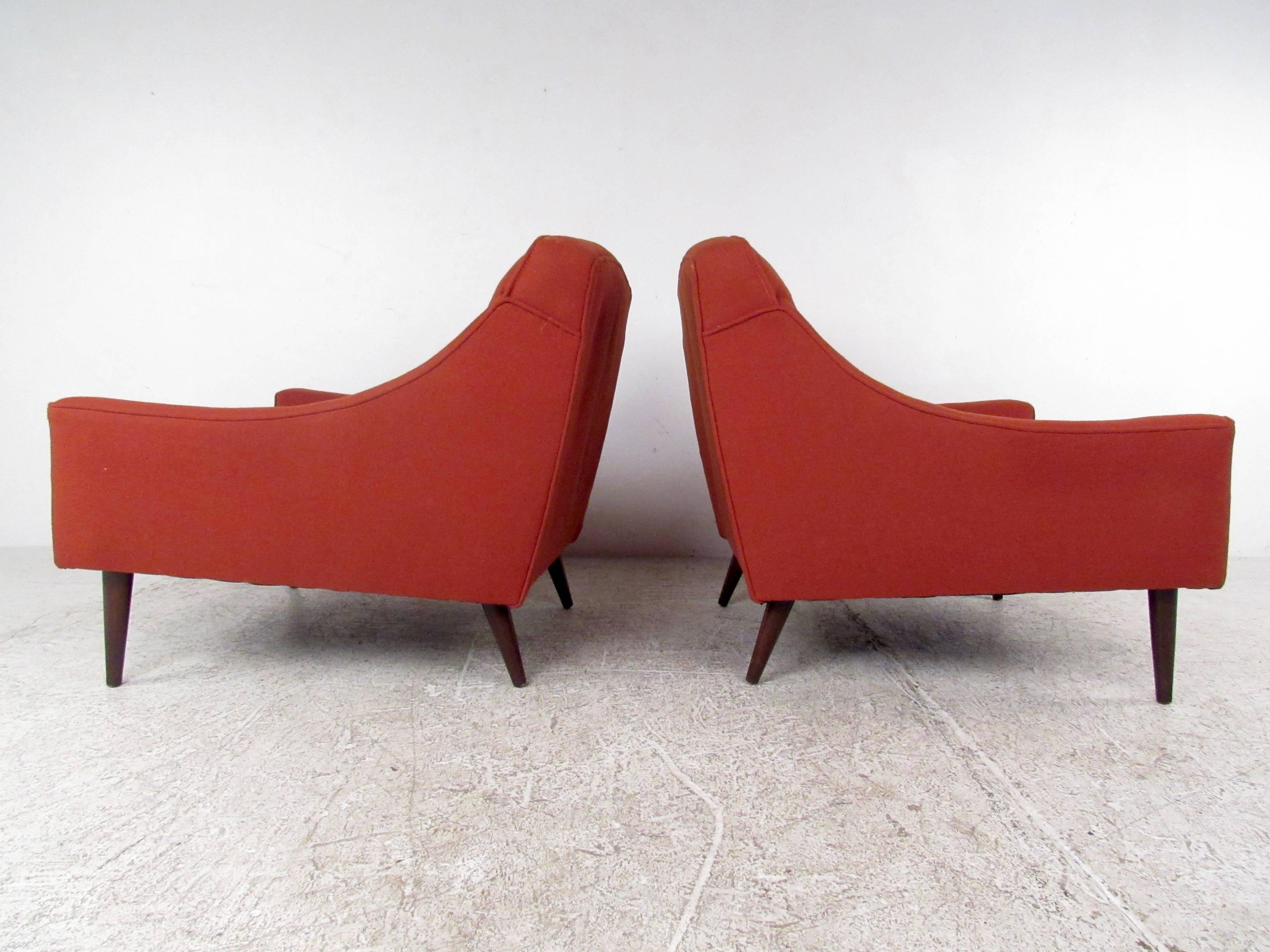 Mid-20th Century Pair of Stylish Mid-Century Modern Lounge Chairs