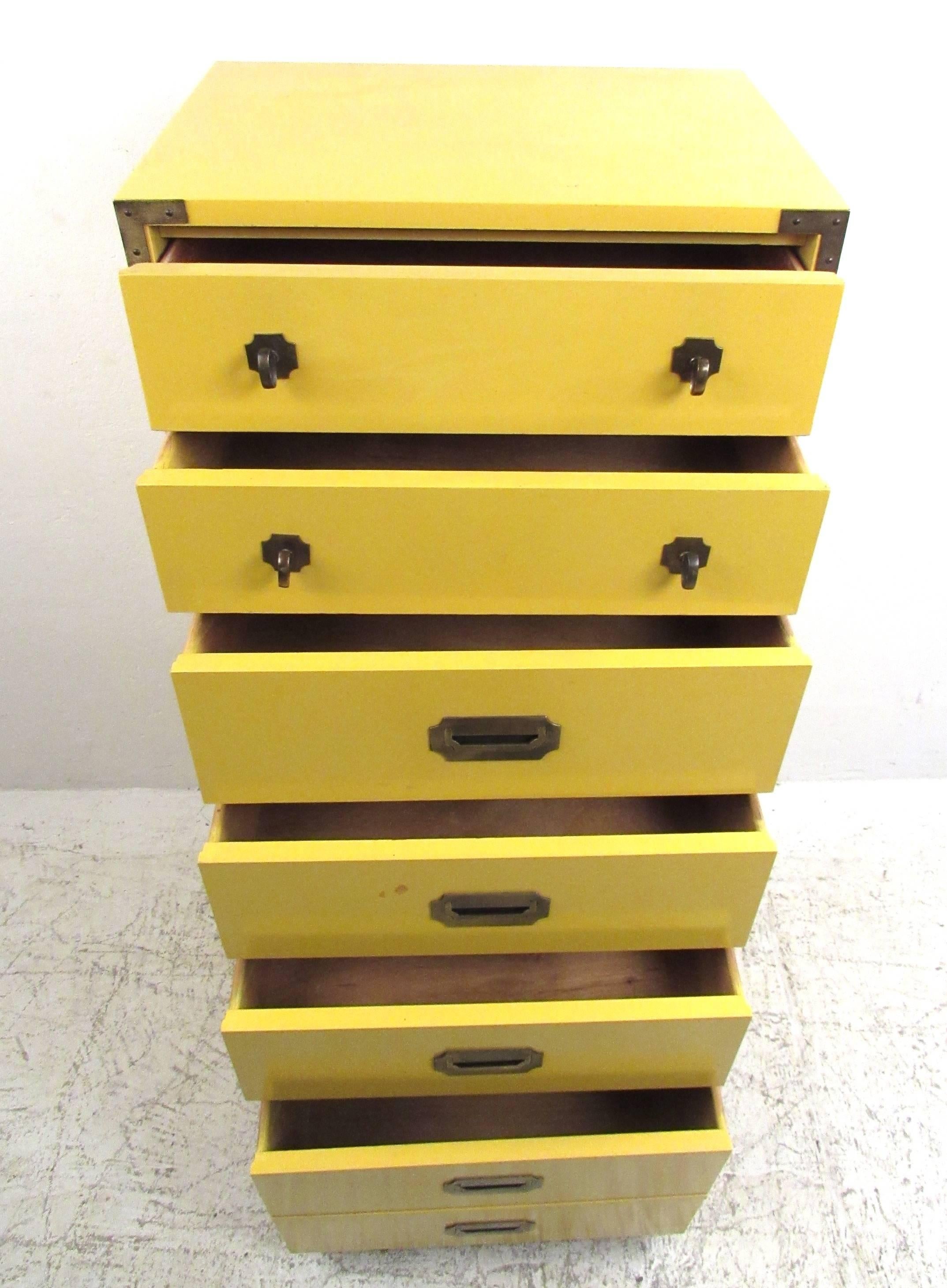 Yellow Lacquered Campaign Chest of Drawers (Moderne der Mitte des Jahrhunderts)