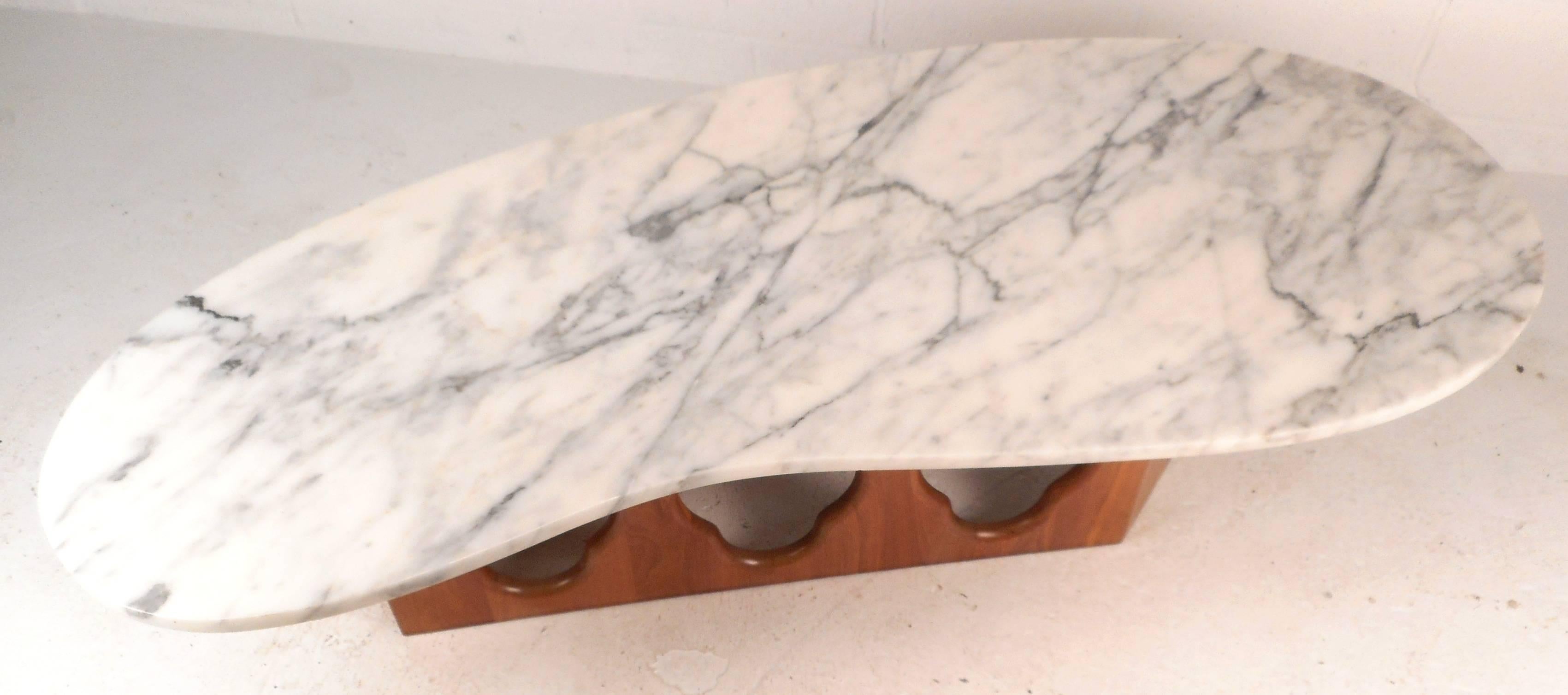 Mid-Century Modern Marble Top Coffee Table with a Sculpted Base In Good Condition In Brooklyn, NY