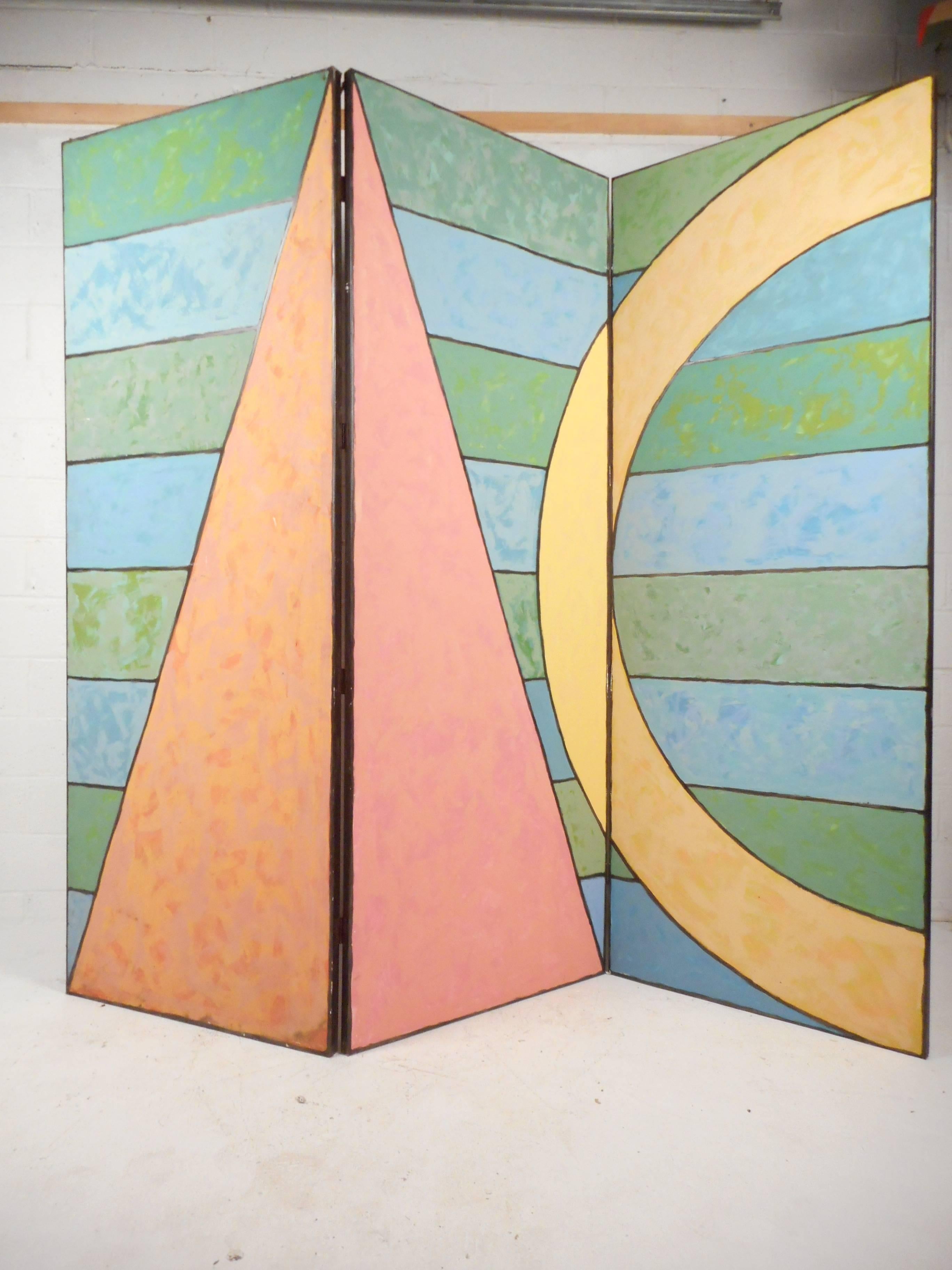 Large Mid-Century Modern Painted Room Divider Three Panel Screen In Good Condition In Brooklyn, NY