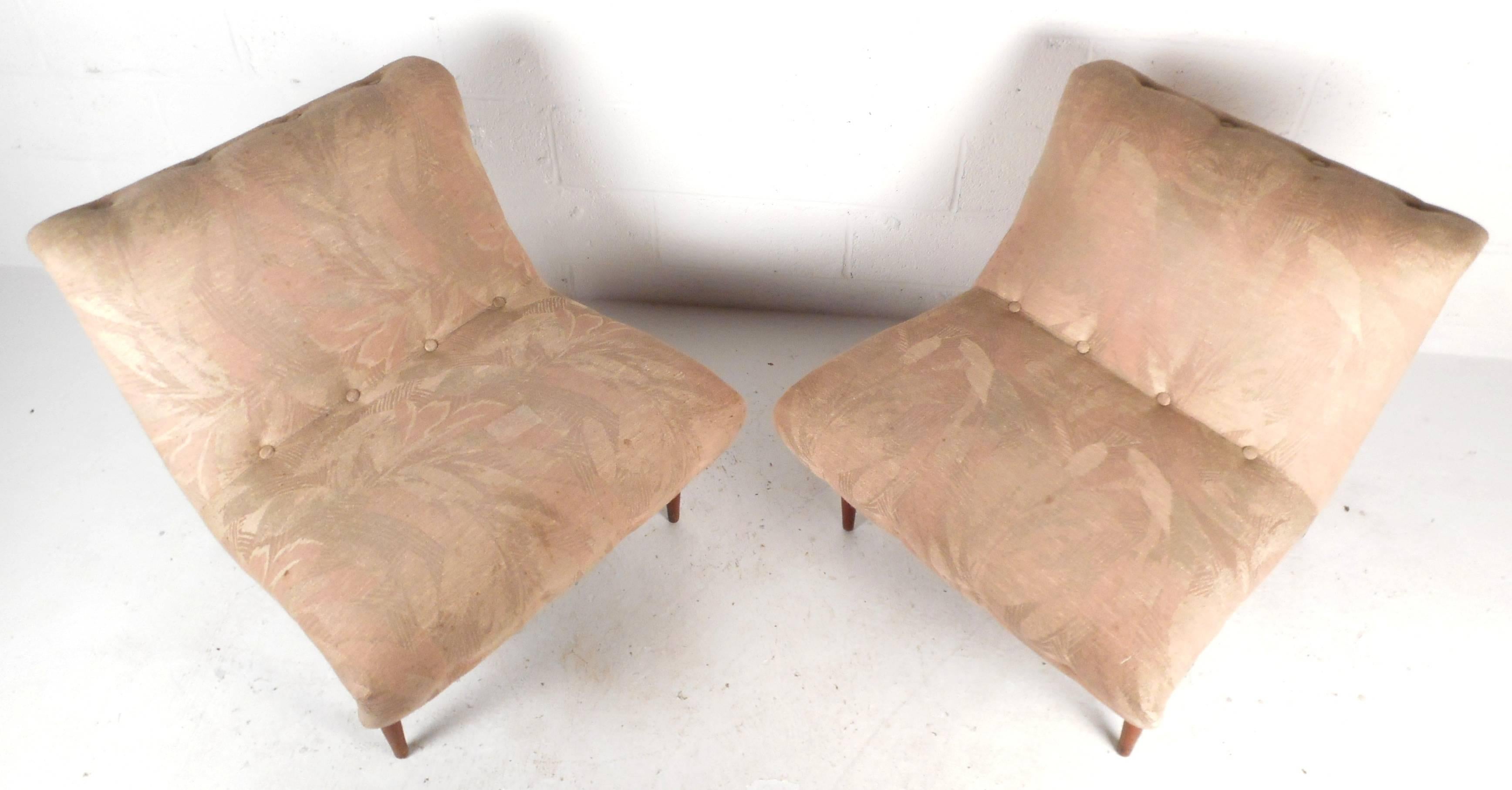 Pair of Mid-Century Modern Sculpted Walnut Slipper Chairs In Fair Condition In Brooklyn, NY