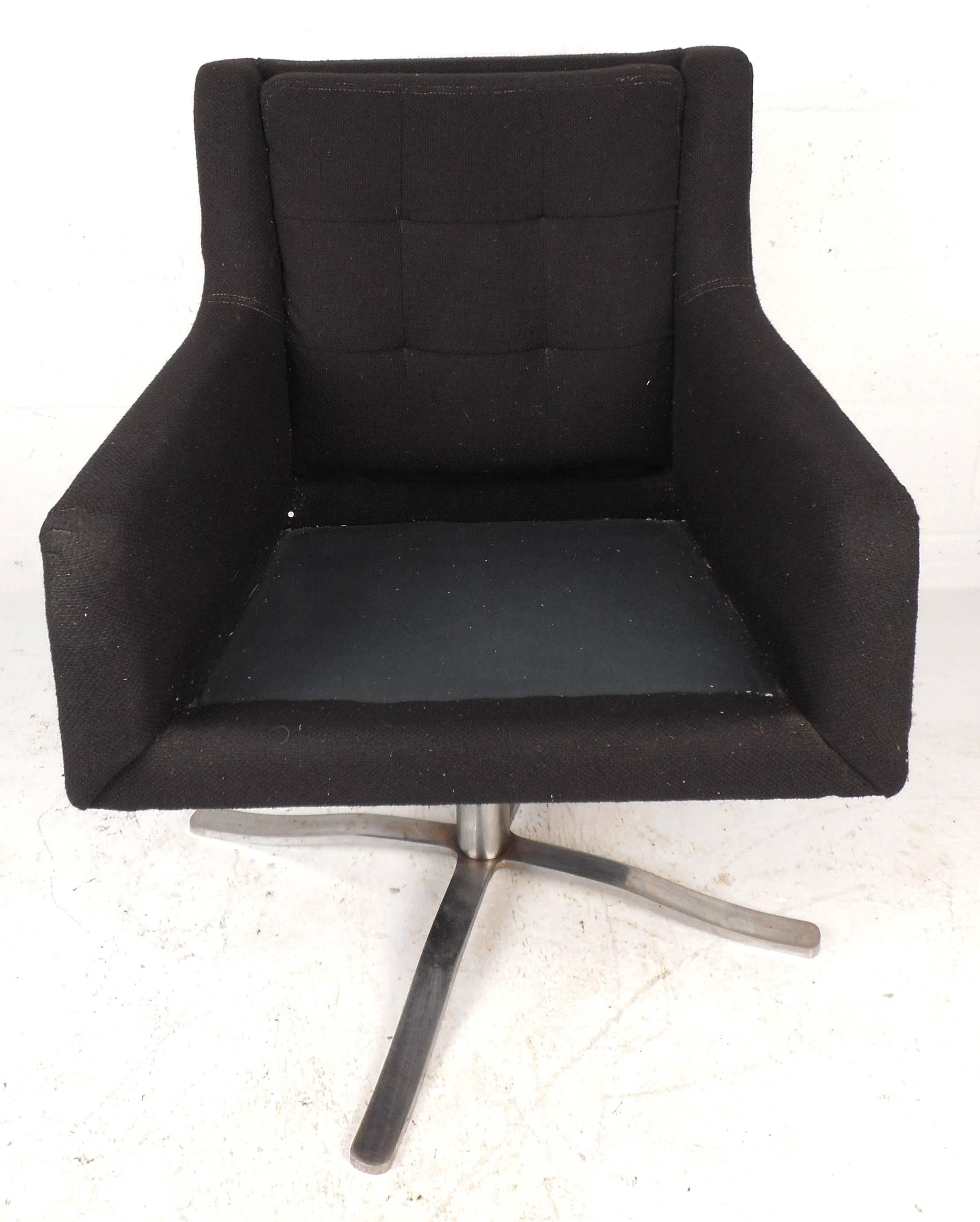 Chrome Mid-Century Modern Swivel Lounge Chair