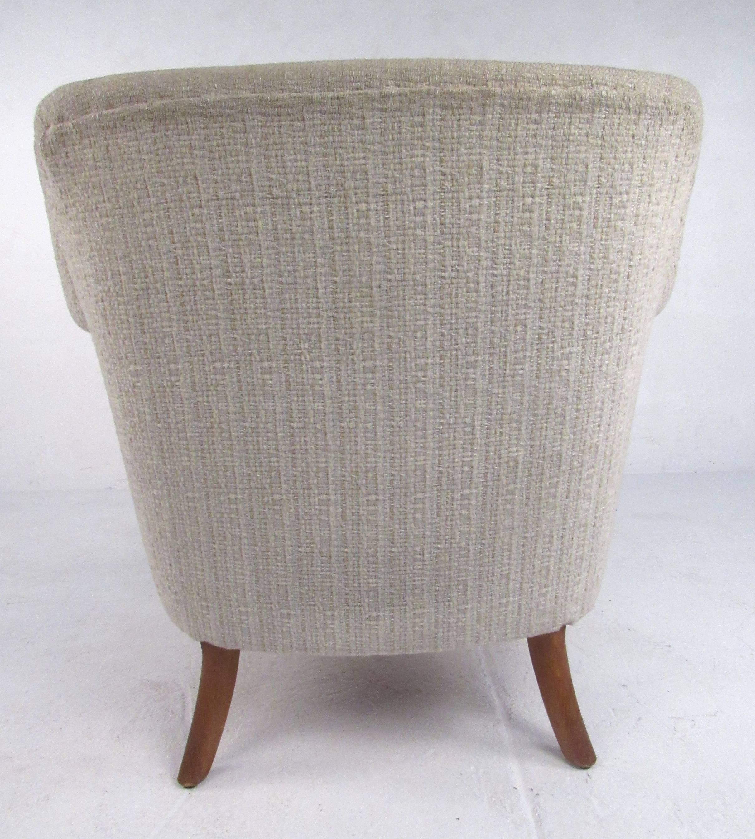 Scandinavian Danish Modern Lounge Chair in the style of Kurt Ostervig For Sale