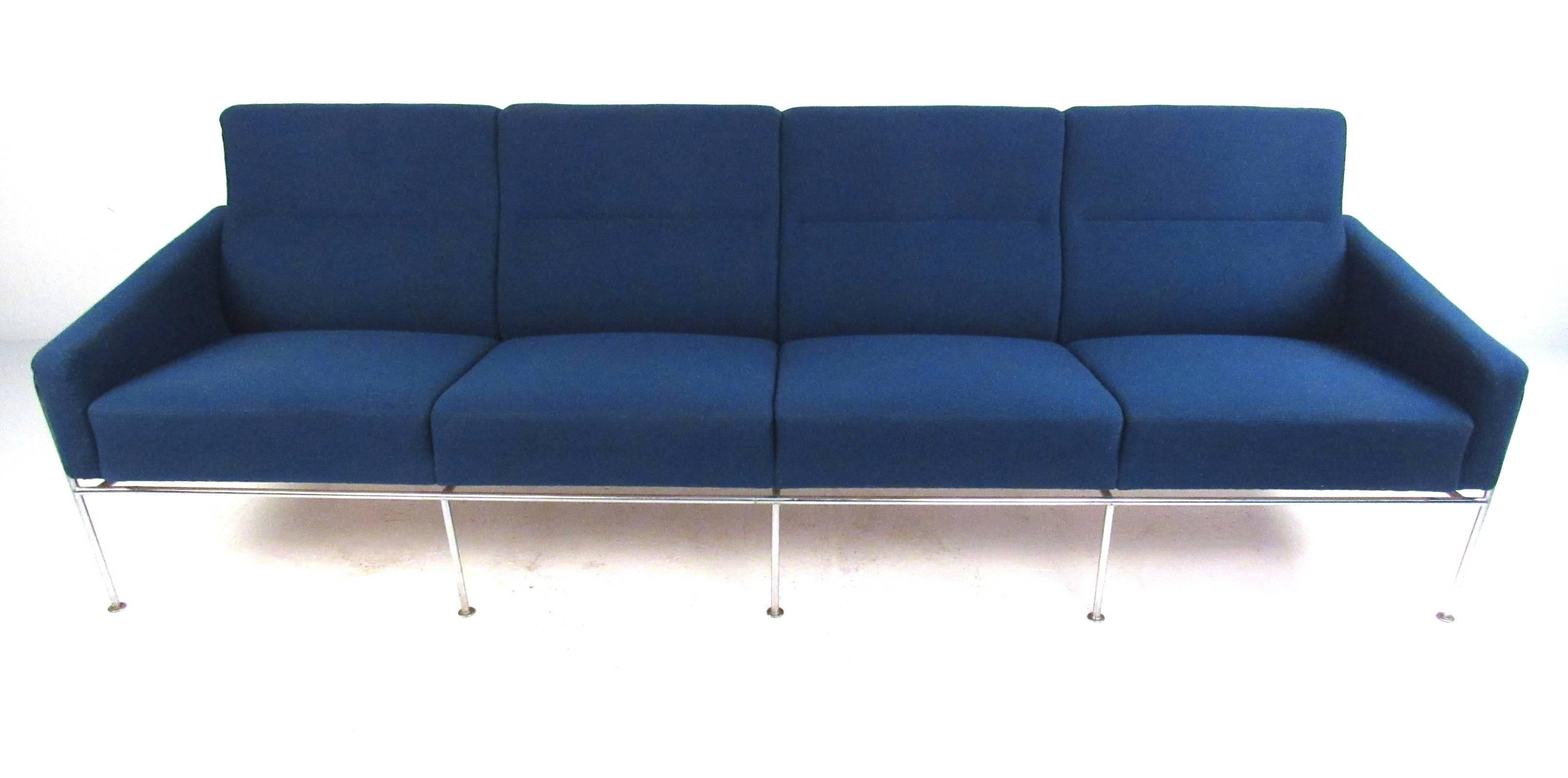 Classic Airport sofa designed by Arne Jacobson in 1957 for the SAS Royal Terminal. This model was manufactured in 1989 and is in very good condition. Please confirm item location (NY or NJ) with dealer.