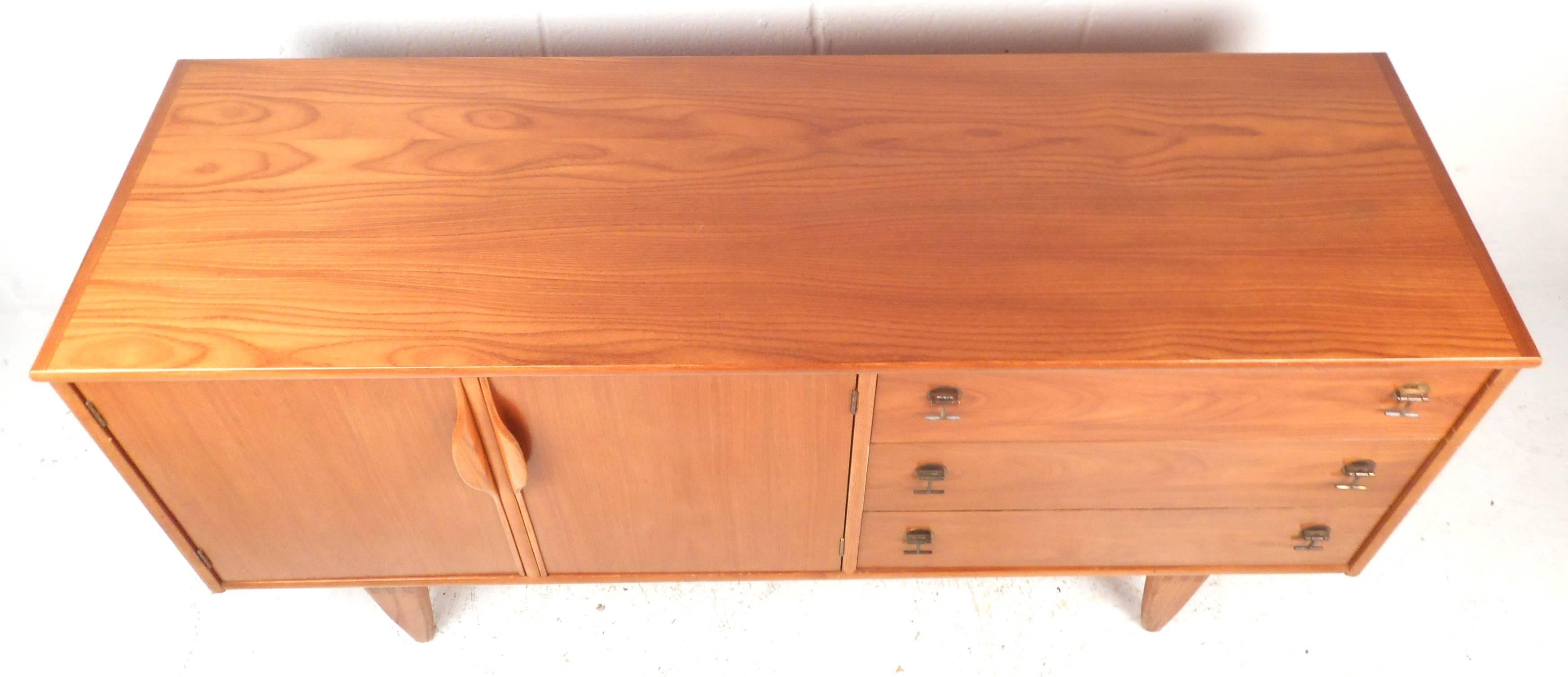 stanley credenza