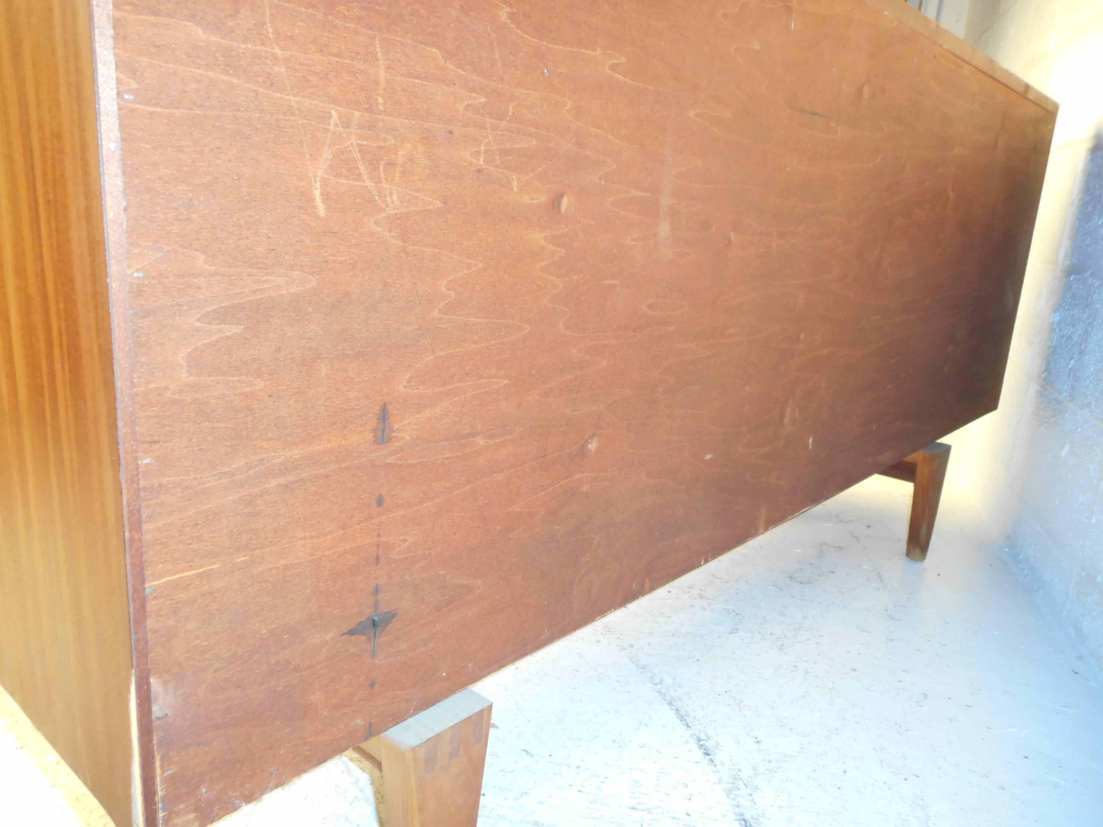 Mid-Century Modern Credenza by Stanley 1