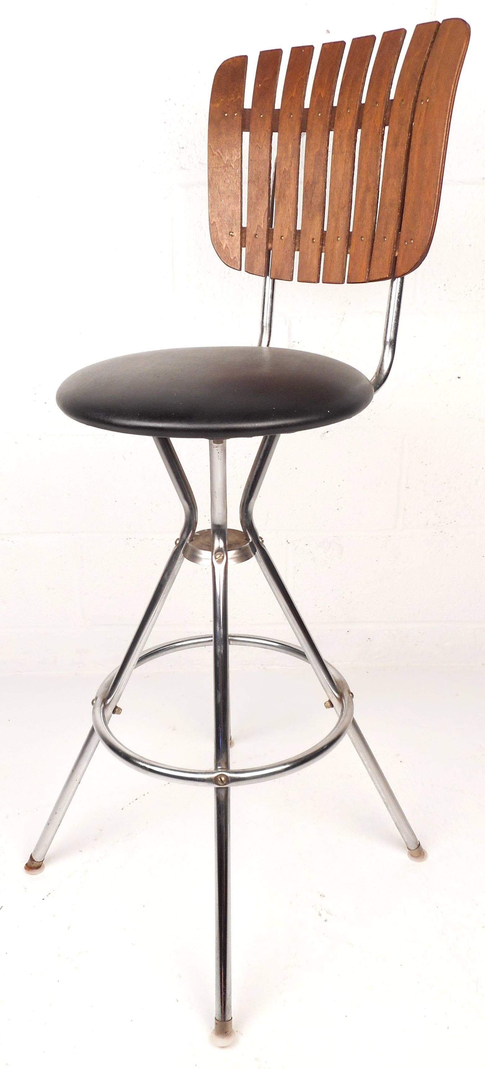 Set of Five MidCentury Modern Swivel Bar Stools For Sale at 1stDibs