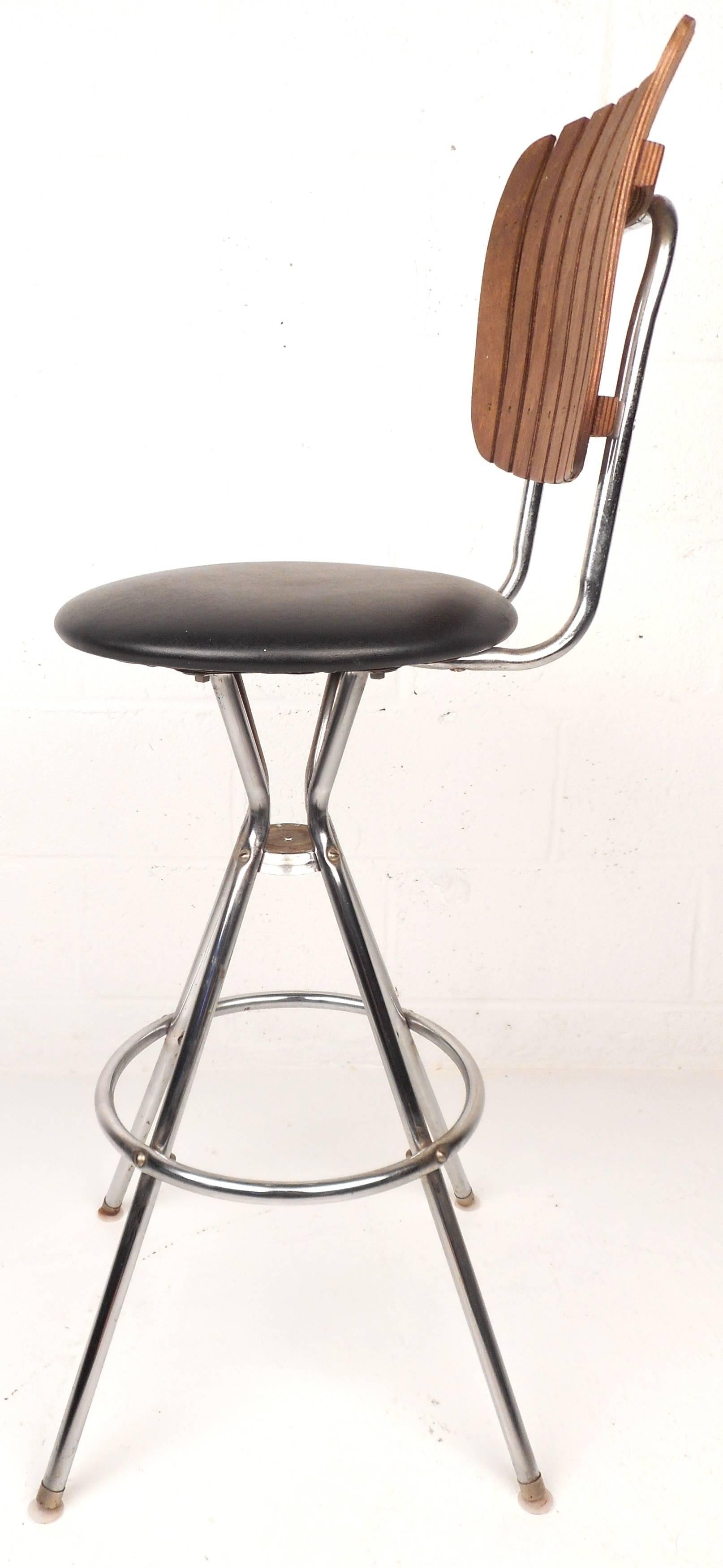 Set of Five MidCentury Modern Swivel Bar Stools For Sale at 1stDibs