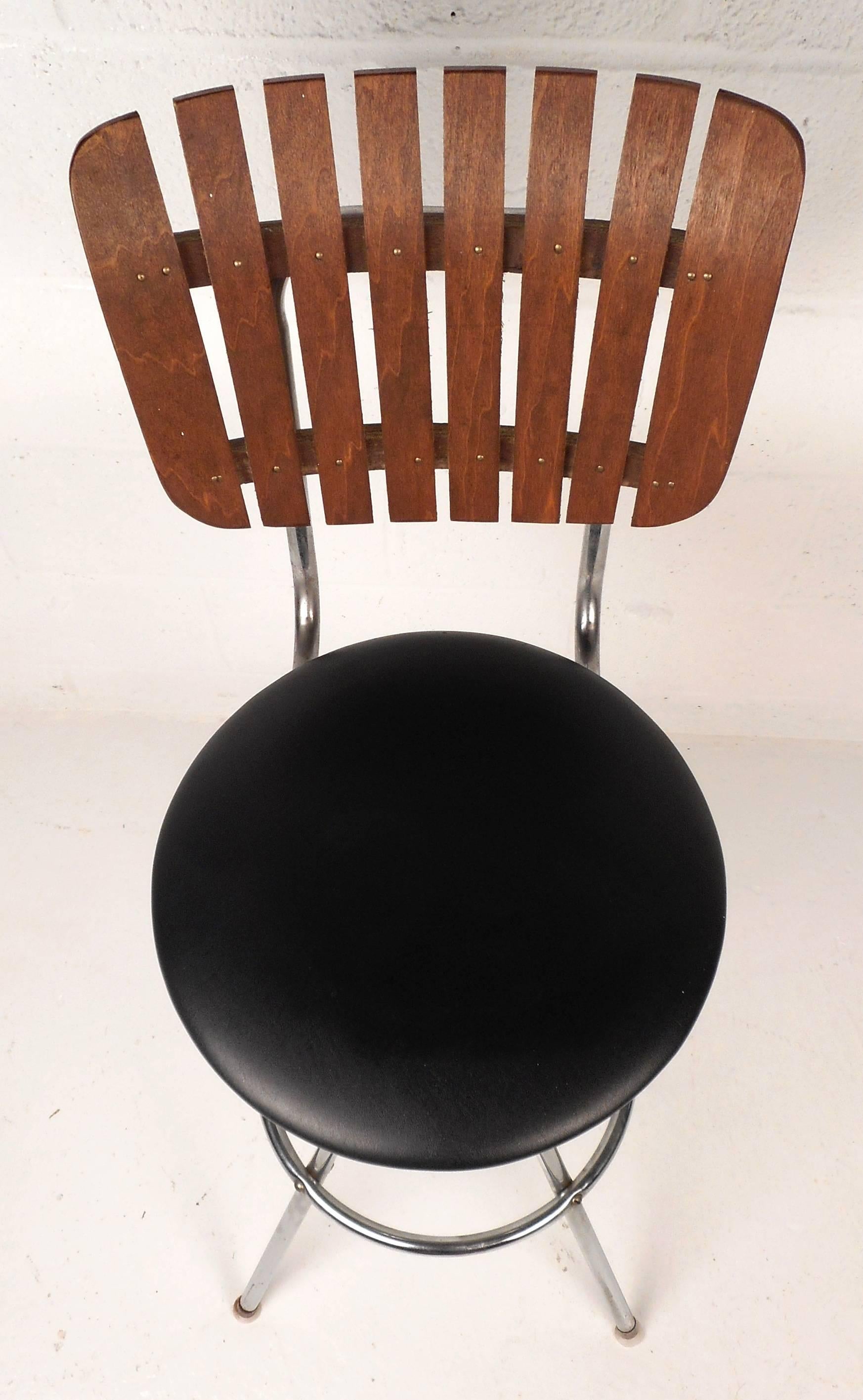 Set of Five MidCentury Modern Swivel Bar Stools For Sale at 1stDibs