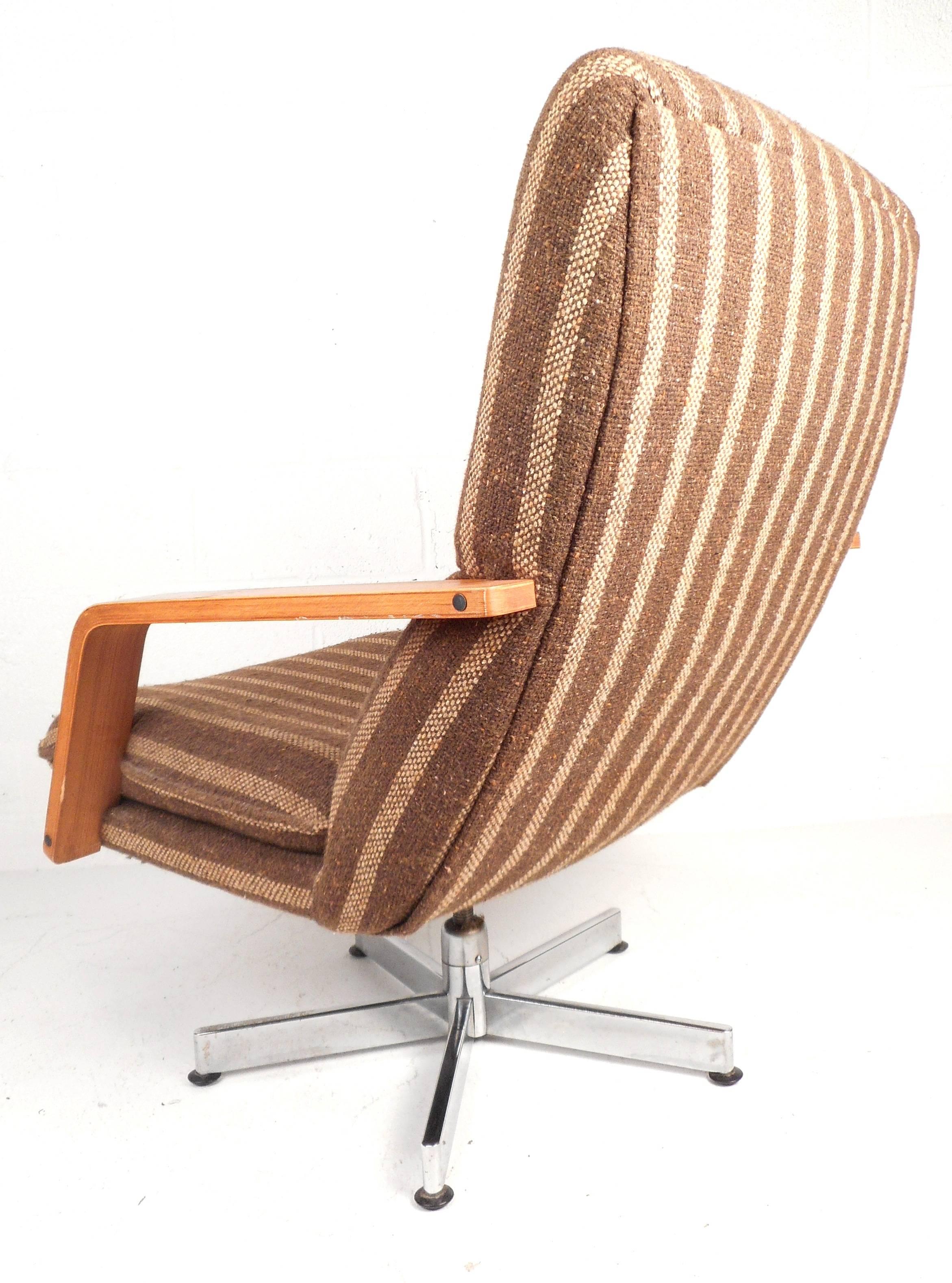 Late 20th Century Mid-Century Modern Teak and Chrome Swivel Lounge Chair with Ottoman