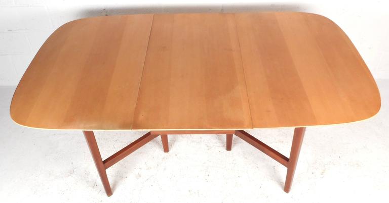 Mid-Century Modern Gate Leg Dining Table For Sale at 1stdibs
