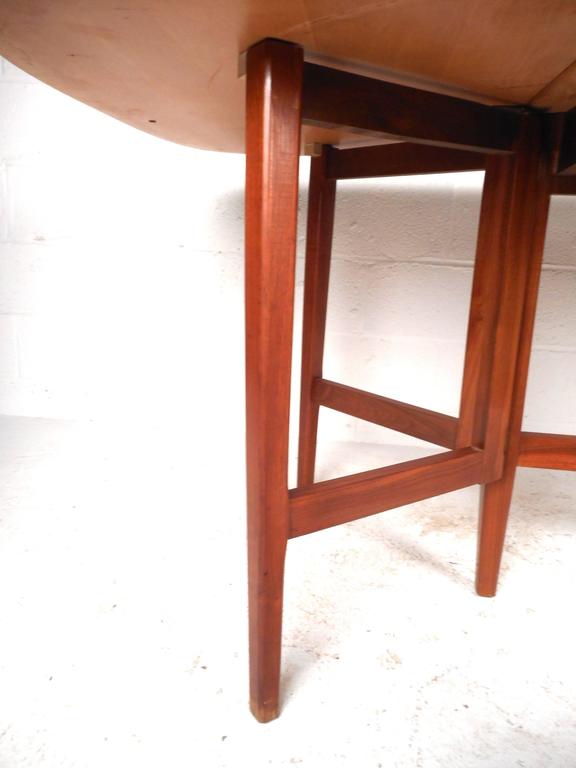 Mid-Century Modern Gate Leg Dining Table For Sale at 1stdibs
