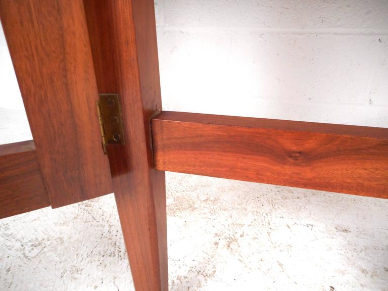 Mid-Century Modern Gate Leg Dining Table For Sale at 1stdibs