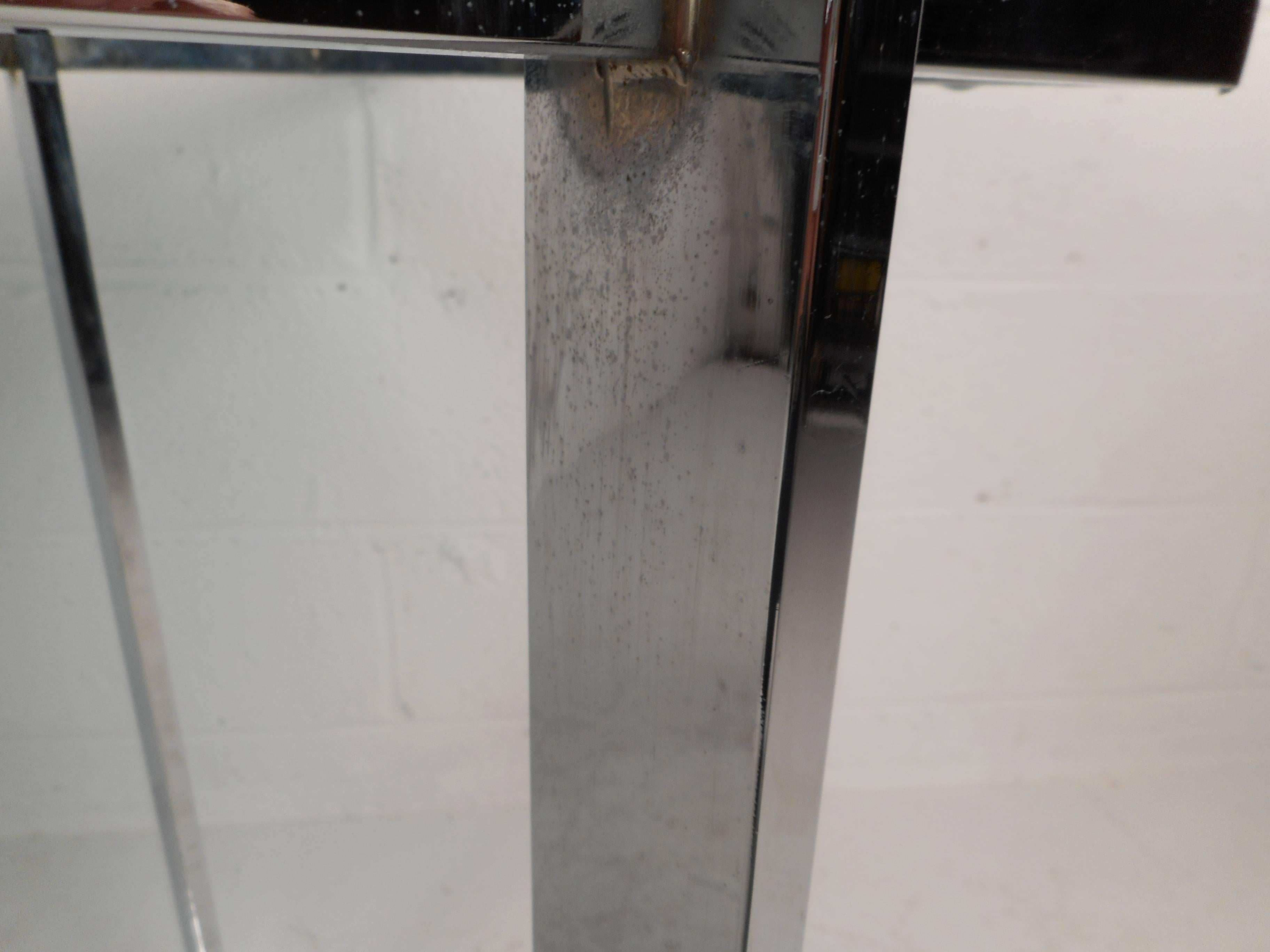 Moderner Konsolentisch aus Glas und Chrom aus der Mitte des Jahrhunderts im Stil von Milo Baughman (Ende des 20. Jahrhunderts) im Angebot