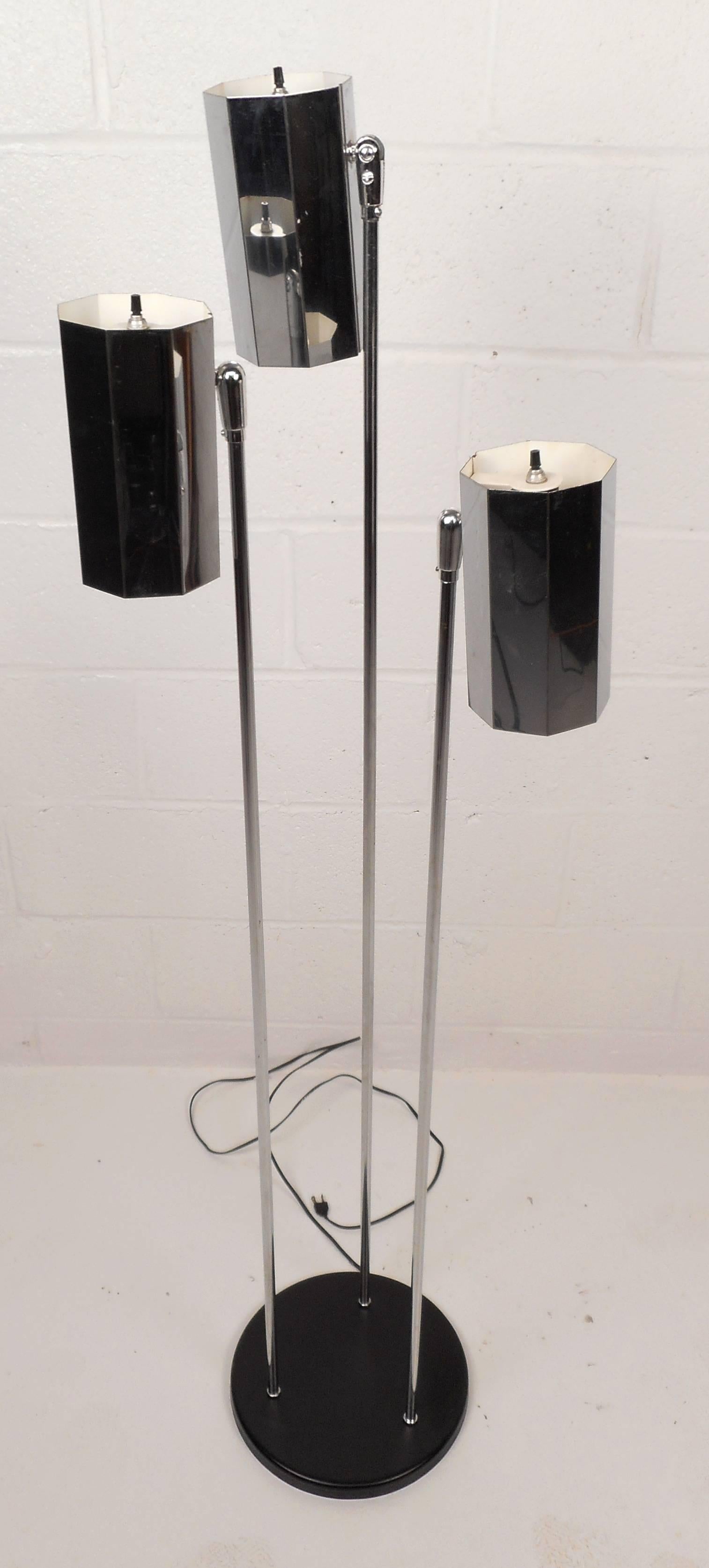 Mid-Century Modern Adjustable Chrome Floor Lamp In Good Condition In Brooklyn, NY