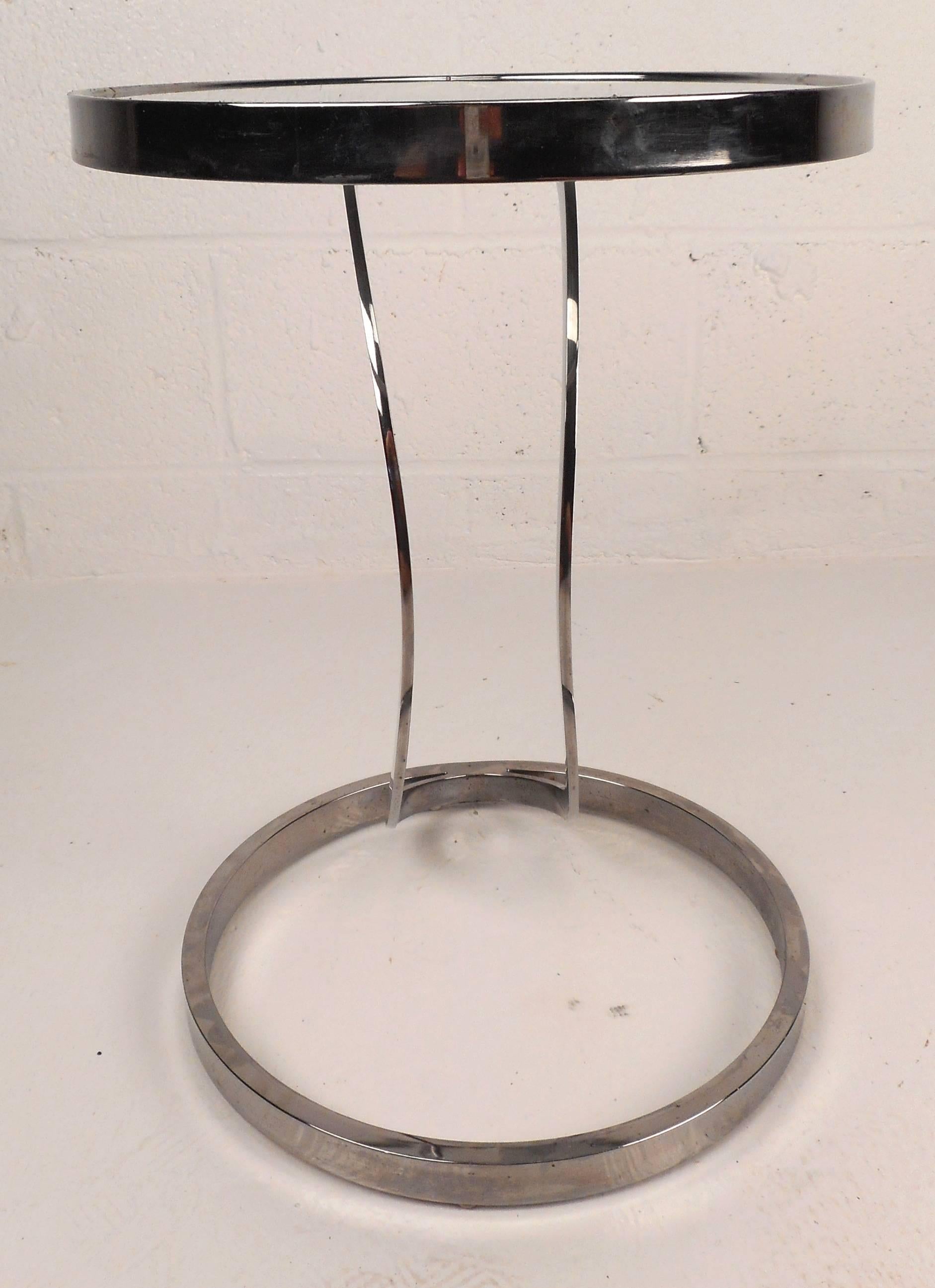 Contemporary Modern Circular Chrome and Glass End Table In Good Condition In Brooklyn, NY